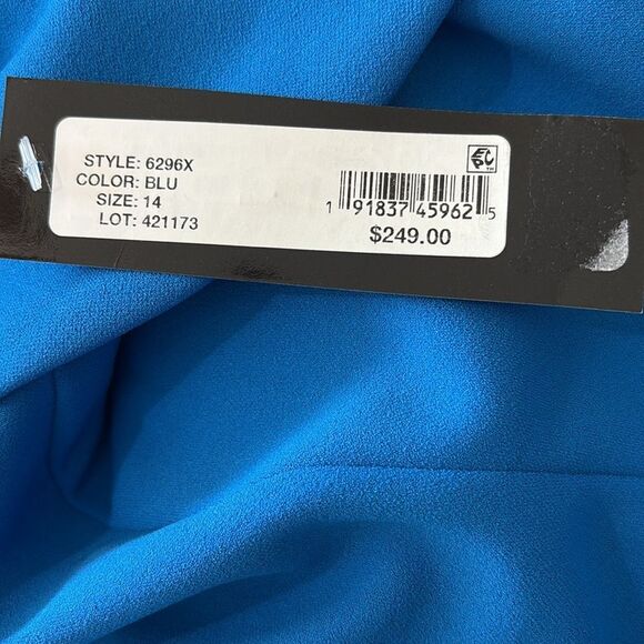 Xscape Evenings 6296X Cold Shoulder Handkerchief Hem Scuba Crepe Gown NWT $249 - Picture 7 of 7